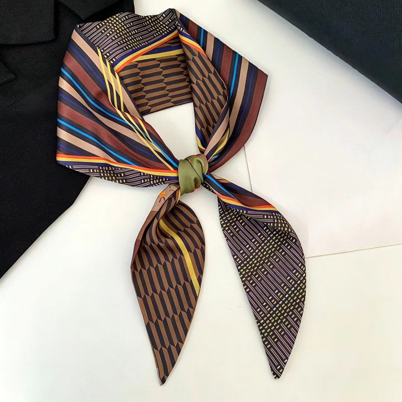 Silk Neck Scarf - Foulard di lusso in seta satinata