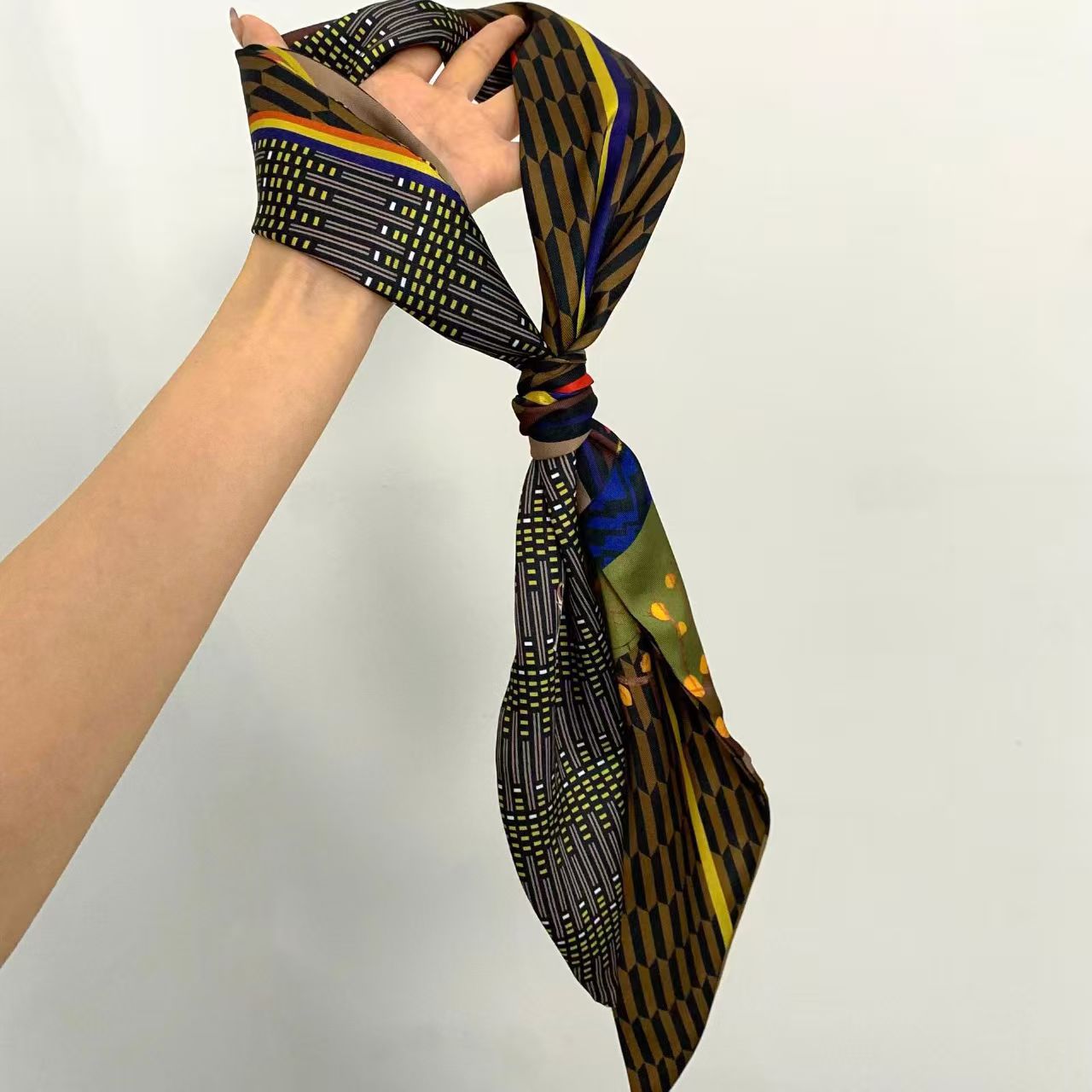 Foulard di lusso in seta satin - Silk Neck Scarf recensione e prezzo